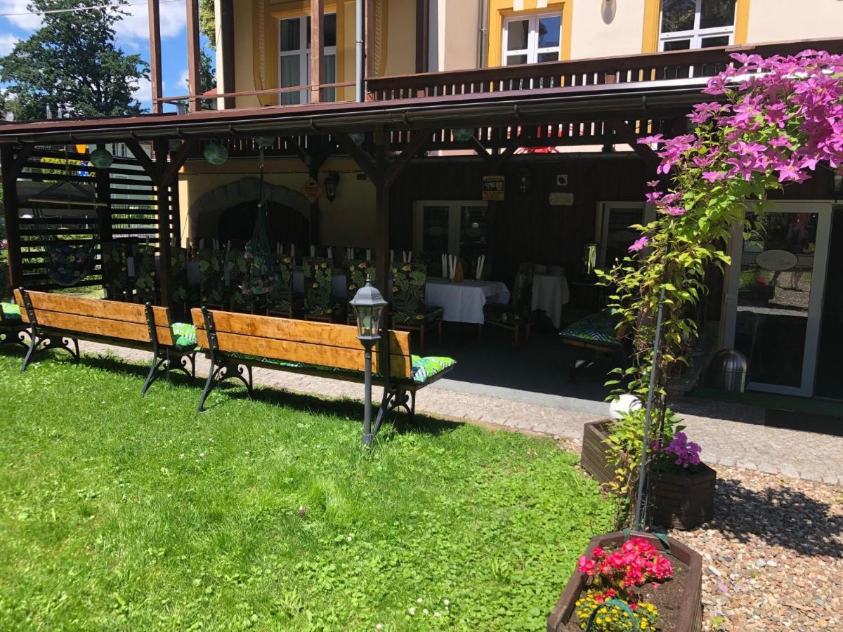 Hotel Bella Еленя-Гура Экстерьер фото
