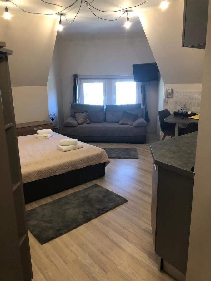 Hotel Bella Еленя-Гура Экстерьер фото