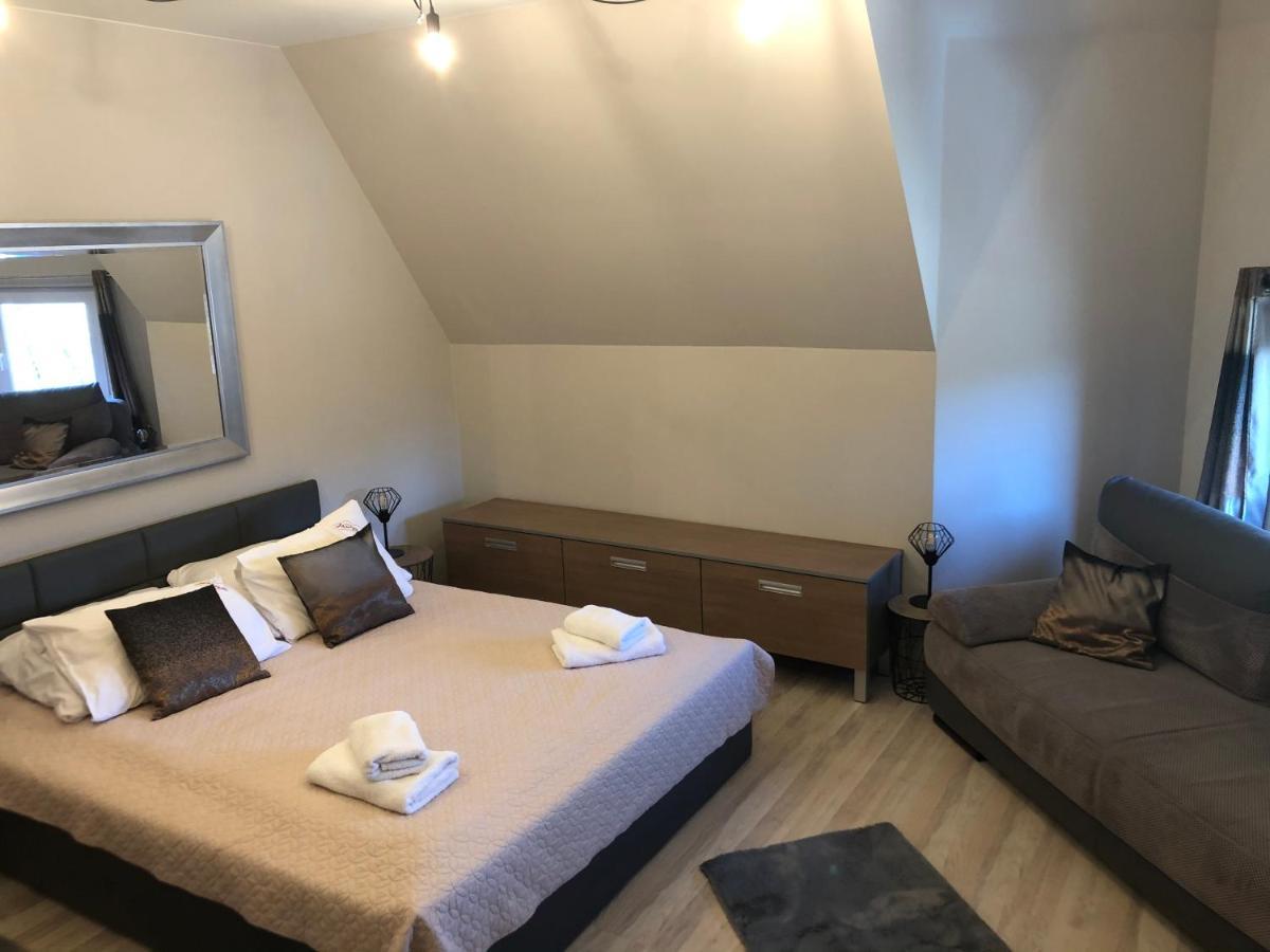 Hotel Bella Еленя-Гура Экстерьер фото