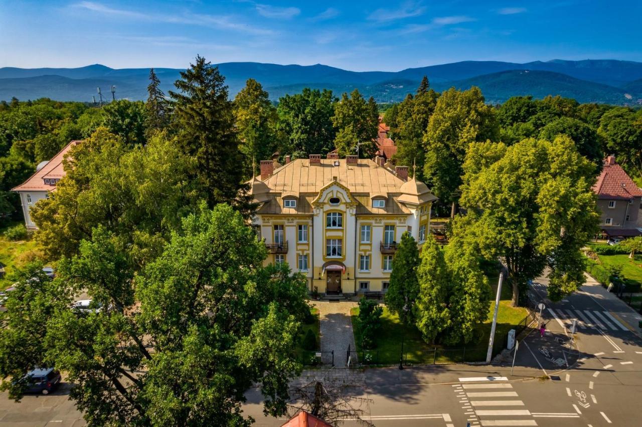Hotel Bella Еленя-Гура Экстерьер фото