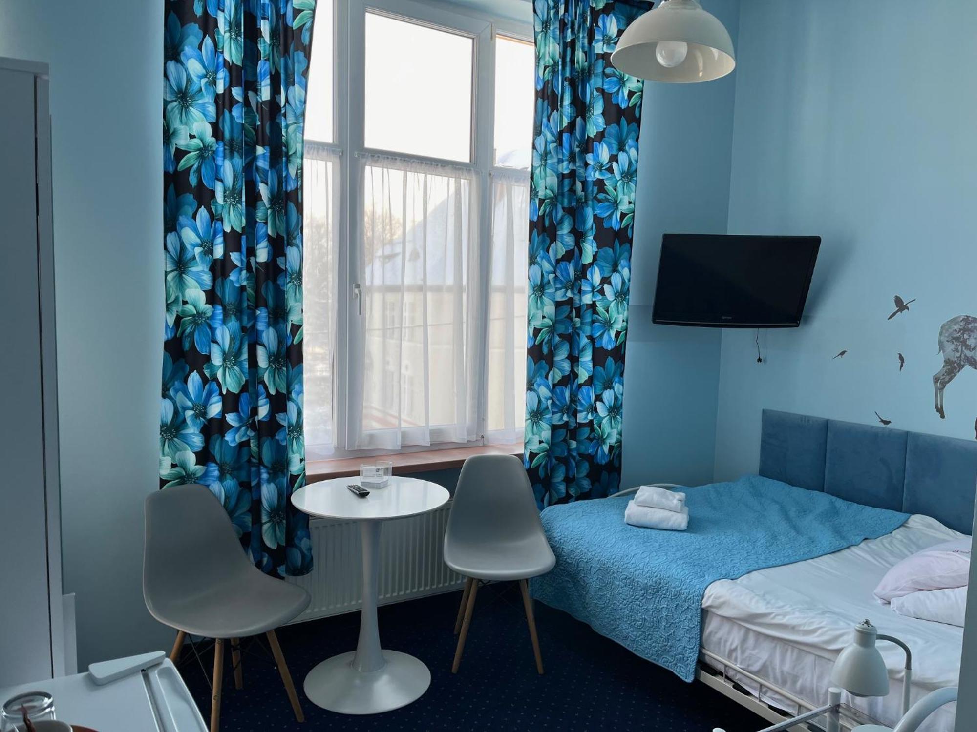 Hotel Bella Еленя-Гура Экстерьер фото