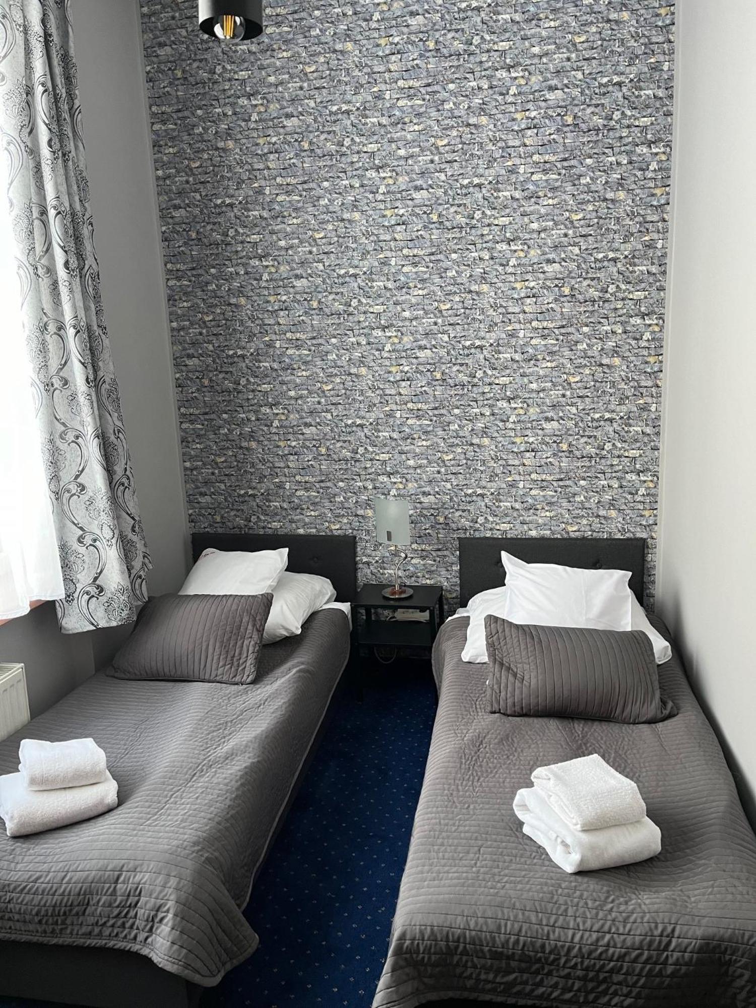 Hotel Bella Еленя-Гура Экстерьер фото