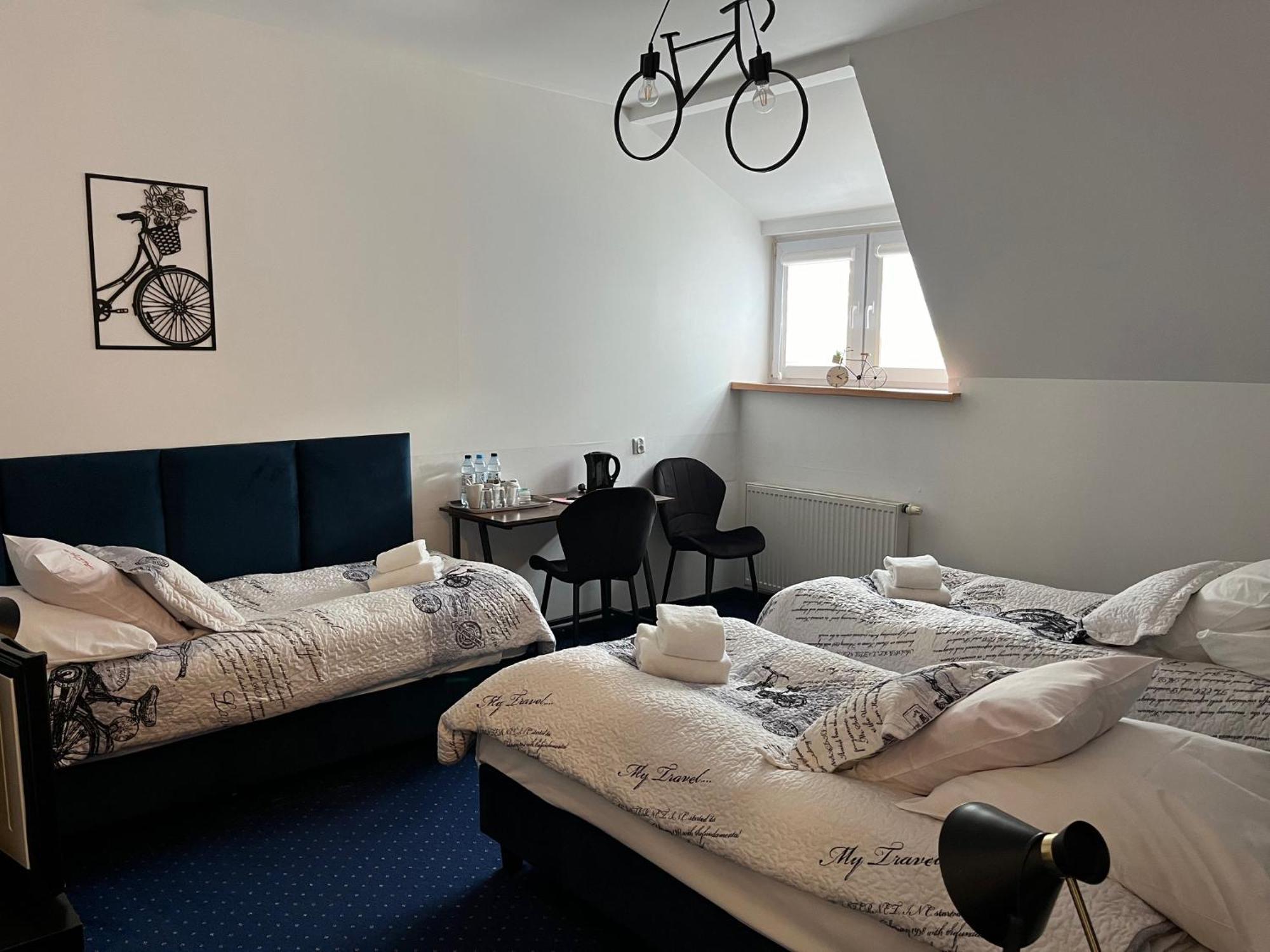 Hotel Bella Еленя-Гура Экстерьер фото