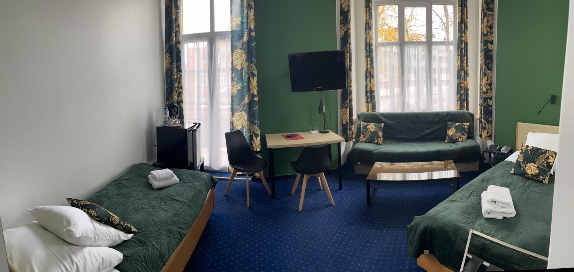 Hotel Bella Еленя-Гура Экстерьер фото