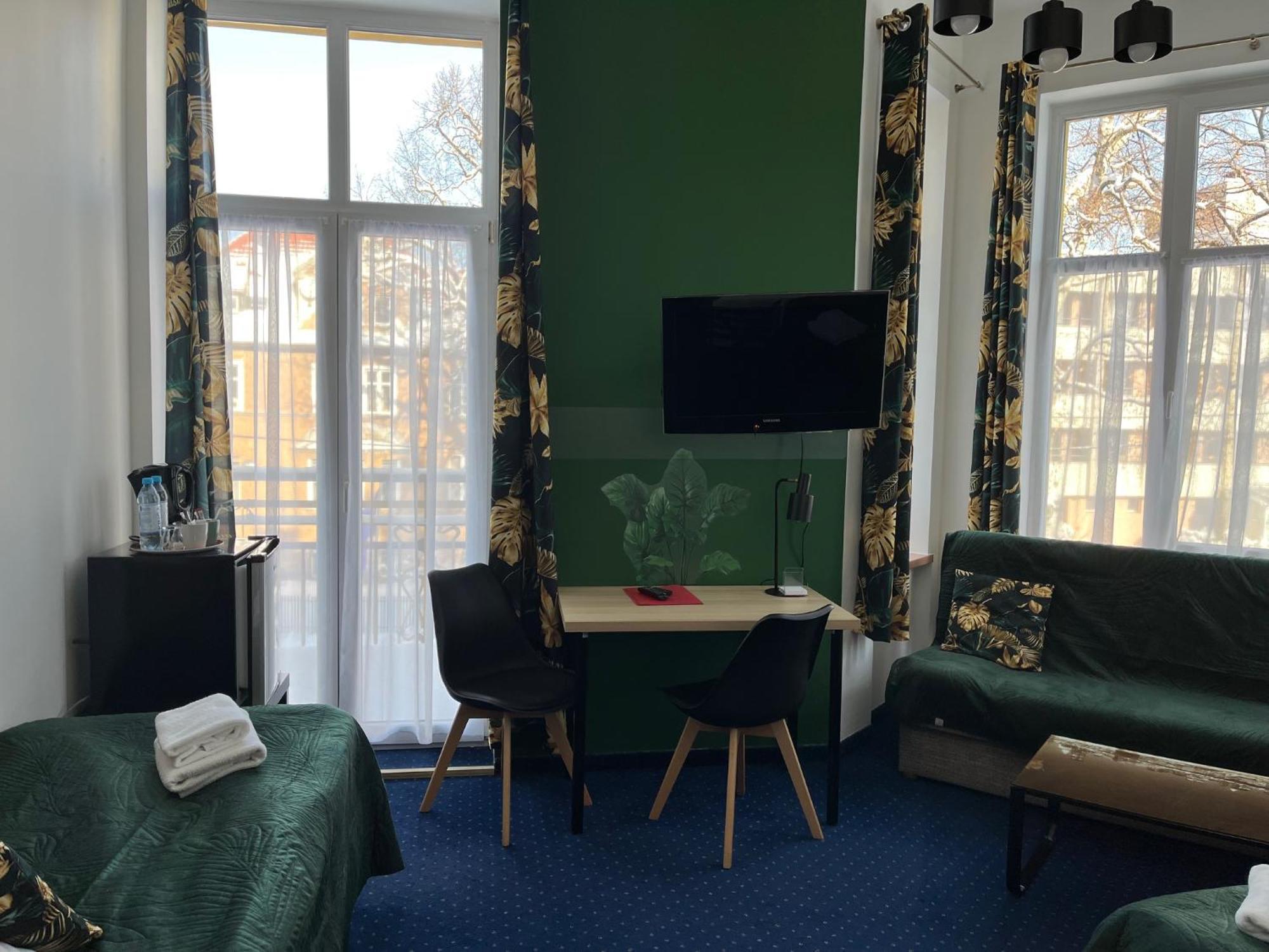 Hotel Bella Еленя-Гура Экстерьер фото