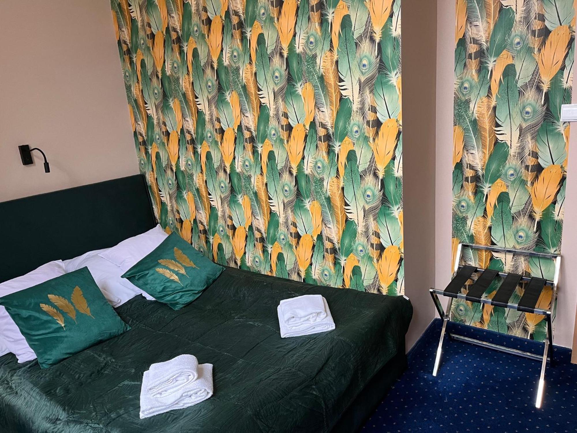 Hotel Bella Еленя-Гура Экстерьер фото