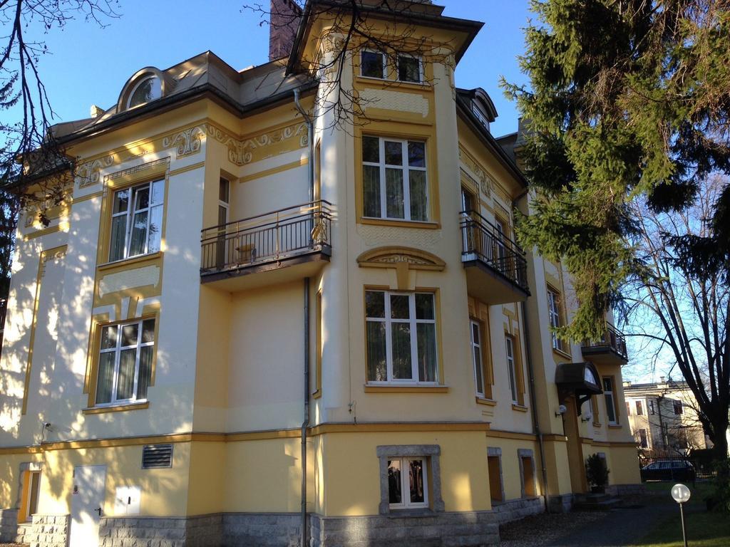 Hotel Bella Еленя-Гура Экстерьер фото