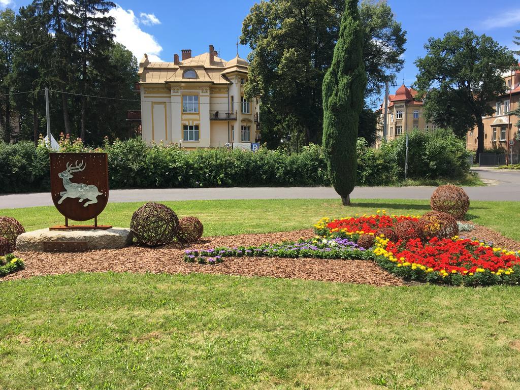 Hotel Bella Еленя-Гура Экстерьер фото