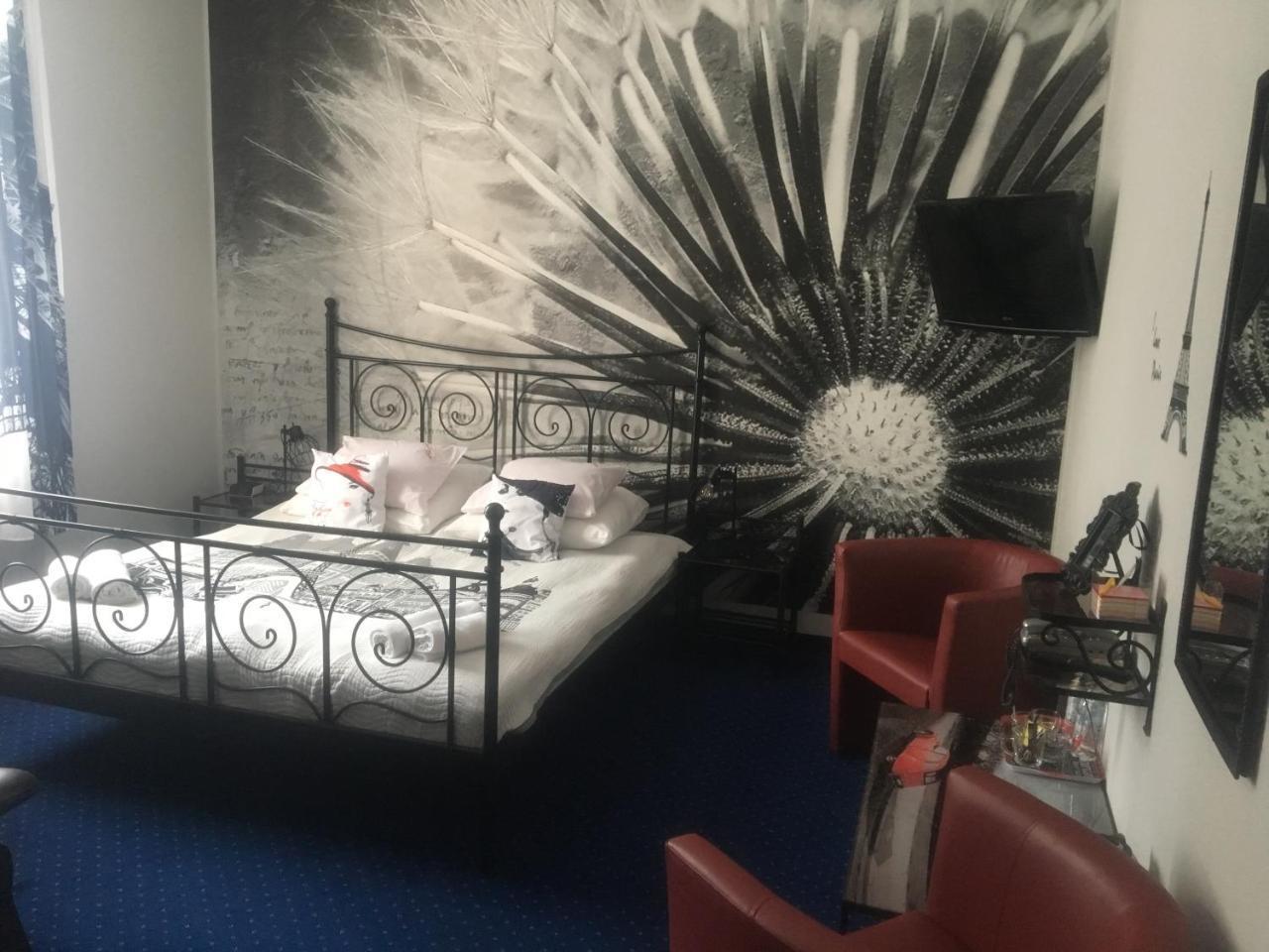 Hotel Bella Еленя-Гура Экстерьер фото