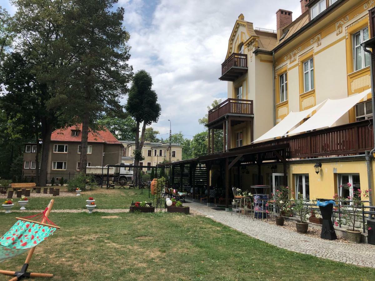 Hotel Bella Еленя-Гура Экстерьер фото