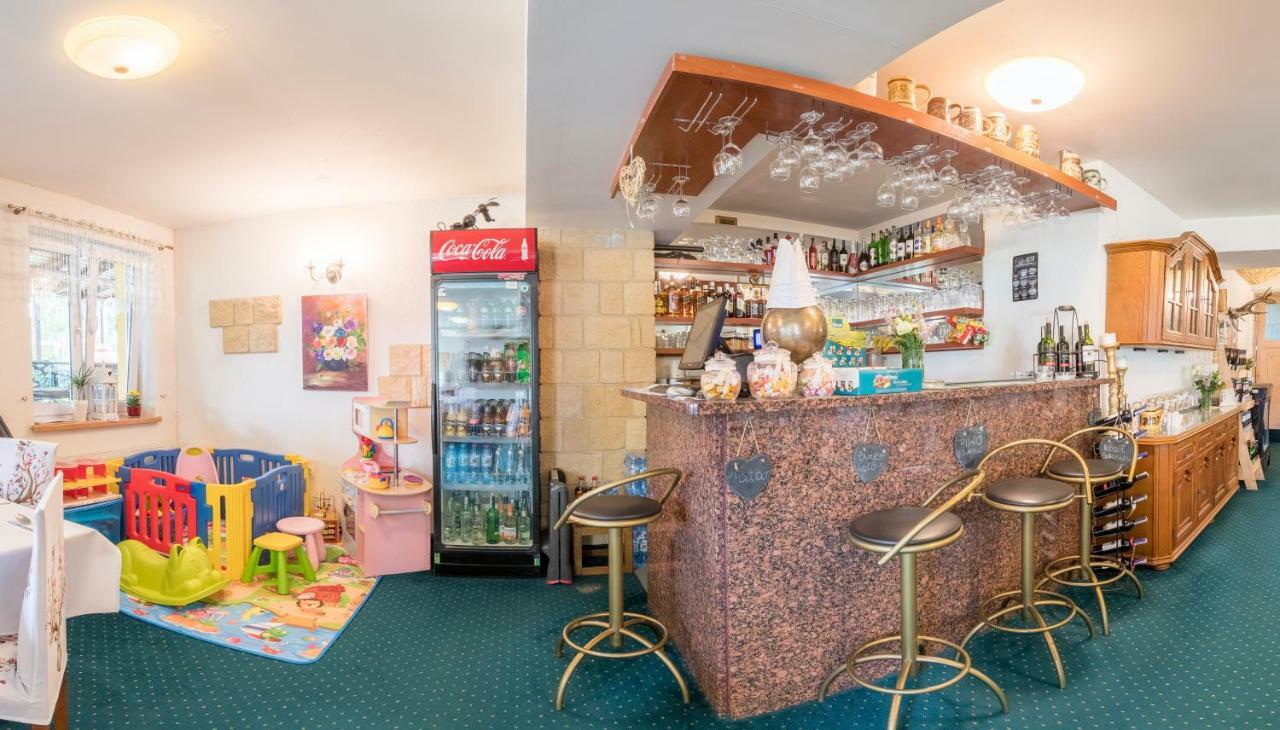 Hotel Bella Еленя-Гура Экстерьер фото